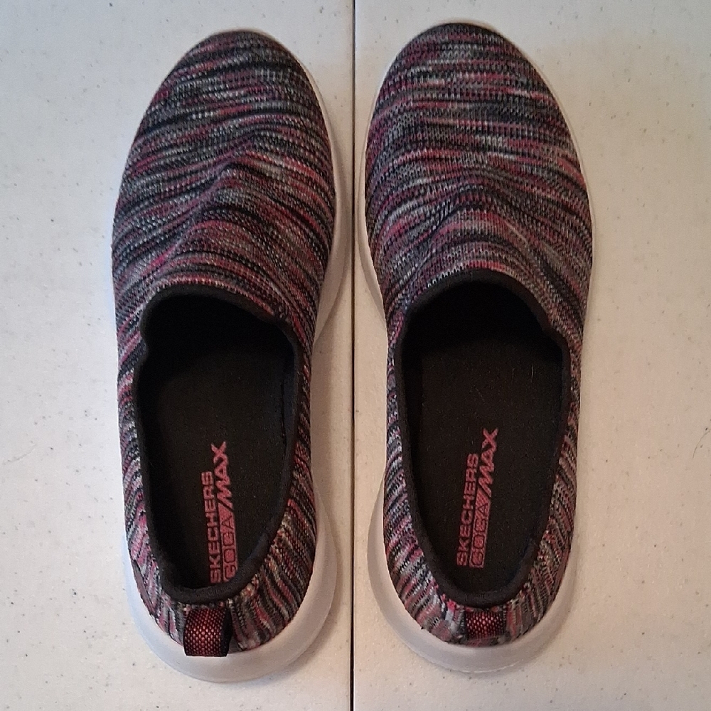 Skechers Women's Size 6 Pink and Black Knit Slip-On Sneakers